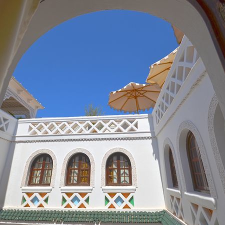 Riad Palais Des Princesses & Spa Marrakesh Exterior foto The courtyard of the Dar Ben Abdallah