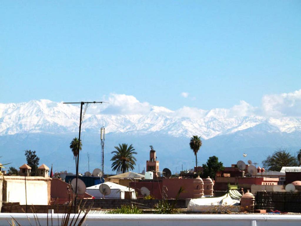 Riad Palais Des Princesses & Spa Marrakesh Exterior foto View of the Atlas Mountains from Marrakech