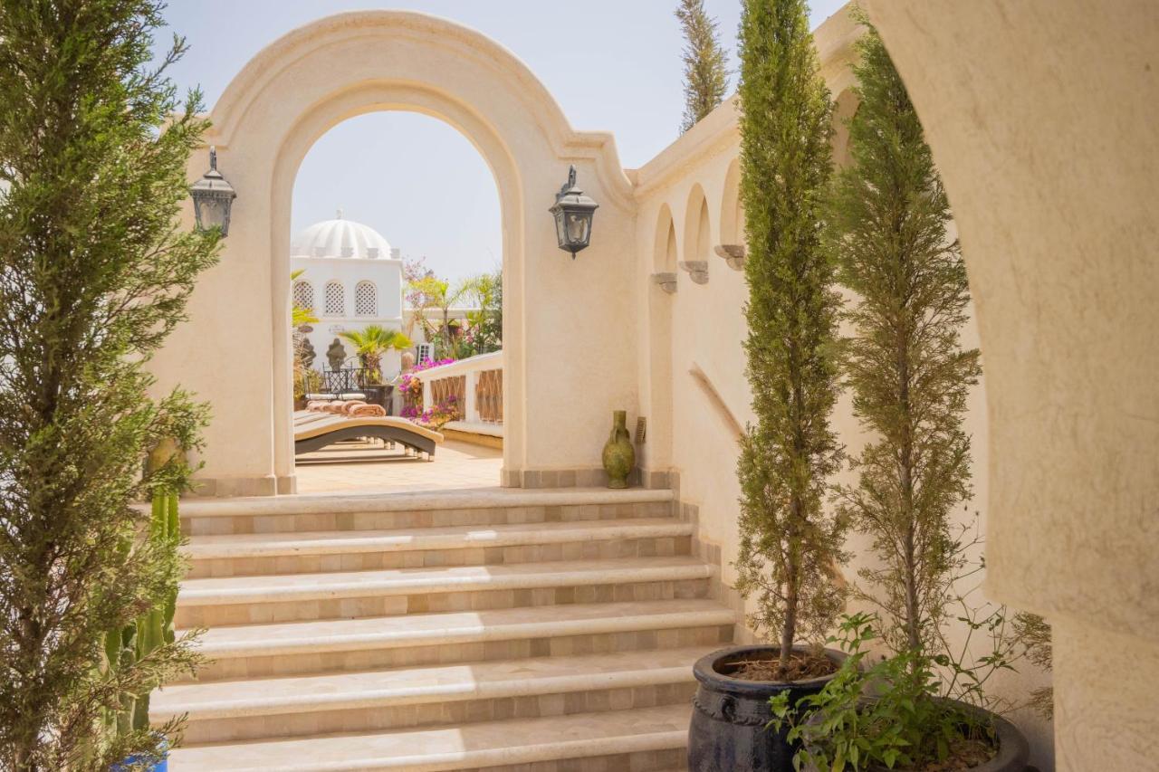 Riad Palais Des Princesses & Spa Marrakesh Exterior foto The resort's entrance