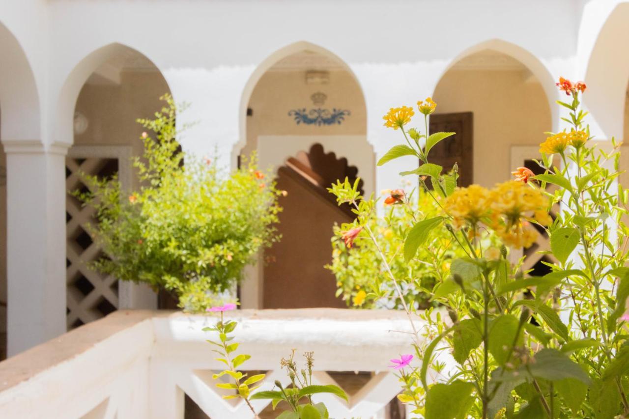 Riad Palais Des Princesses & Spa Marrakesh Exterior foto The courtyard of the Dar Ben Abdallah