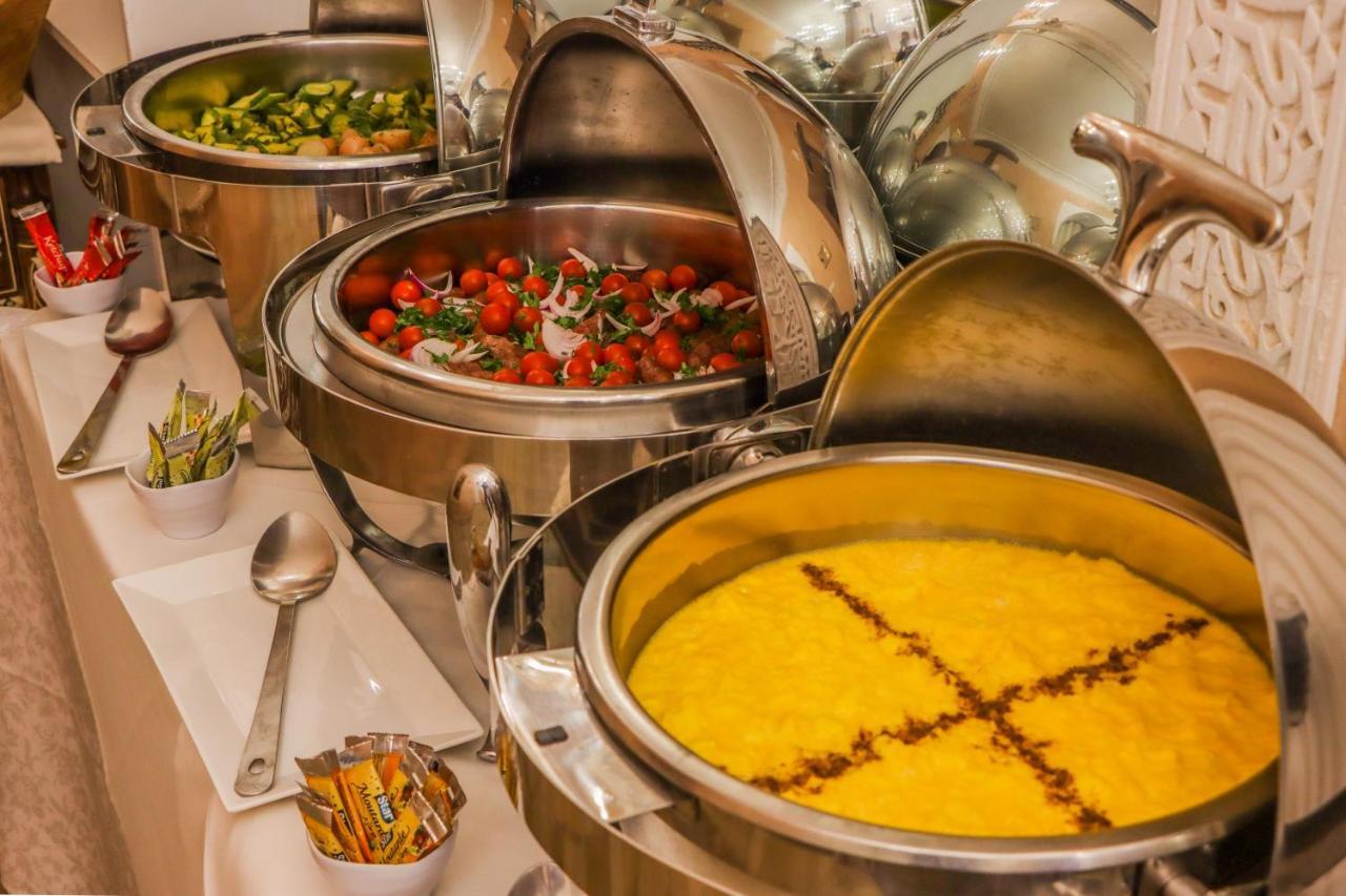 Riad Palais Des Princesses & Spa Marrakesh Exterior foto A chafing dish with food