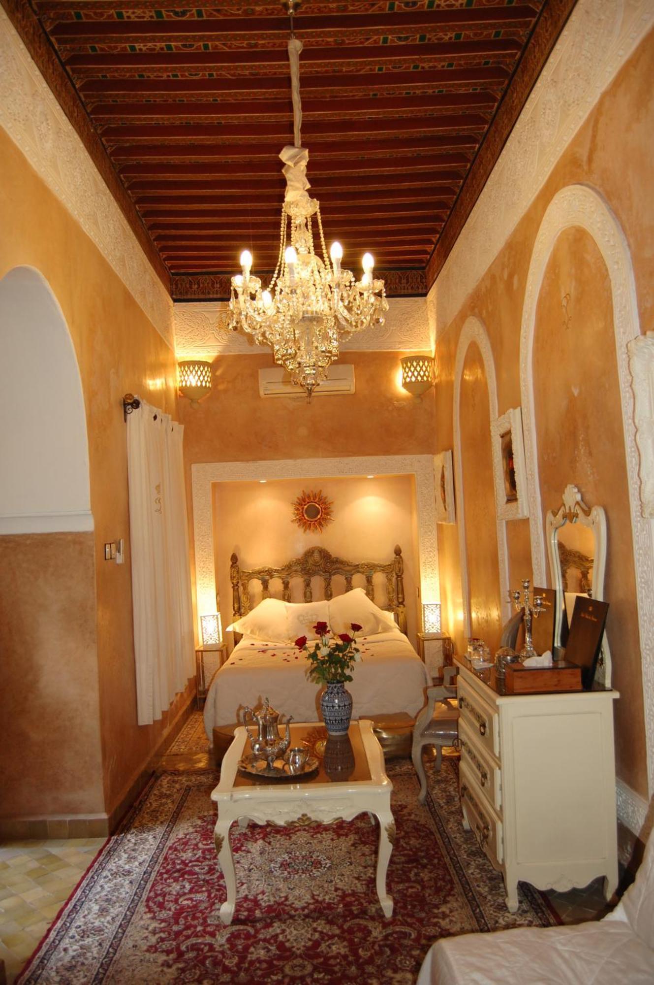 Riad Palais Des Princesses & Spa Marrakesh Exterior foto A bedroom in the hotel